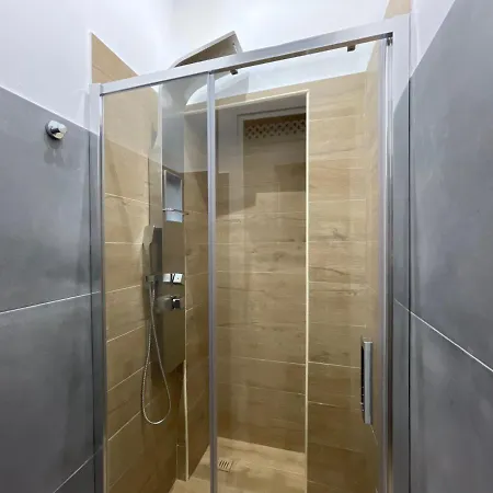 Center Elegant דירה פרוג'ה